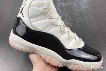 11 685 Air Jordan “Neapolitan” AR0715-101 Practical WMNS 0630